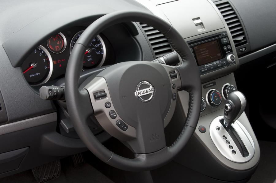  Nissan Sentra 2010 года  (фото 2 из 68)